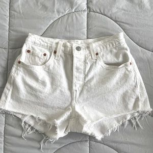 Levi’s 501 white denim shorts size 25